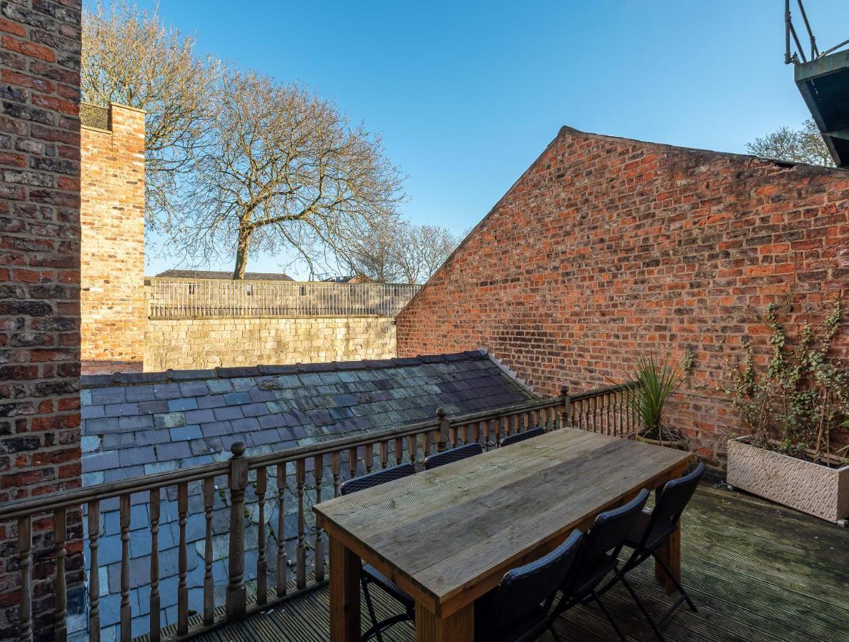 Roman Walls View York Exteriér fotografie